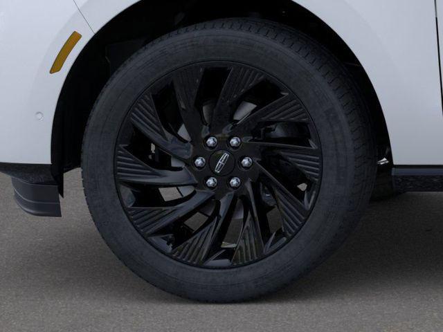 Photo of 2025 Pristine White Metallic Tri-Coat Lincoln Navigator
