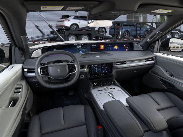 Photo of 2025 Pristine White Metallic Tri-Coat Lincoln Navigator