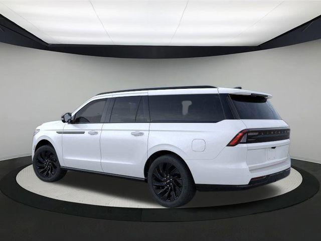 Photo of 2025 Pristine White Metallic Tri-Coat Lincoln Navigator