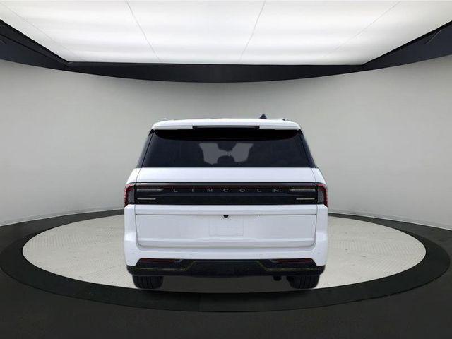 Photo of 2025 Pristine White Metallic Tri-Coat Lincoln Navigator