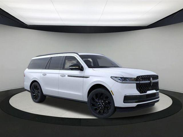 Photo of 2025 Pristine White Metallic Tri-Coat Lincoln Navigator