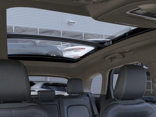 Photo of 2025 Crystal White Metallic Clearcoat Lincoln Corsair