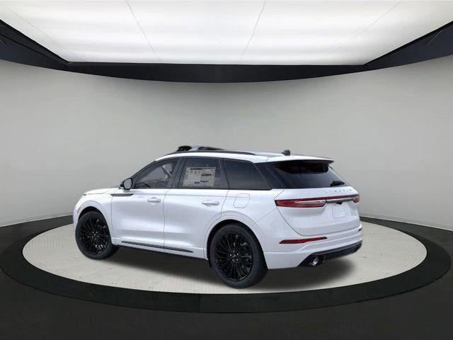 Photo of 2025 Crystal White Metallic Clearcoat Lincoln Corsair