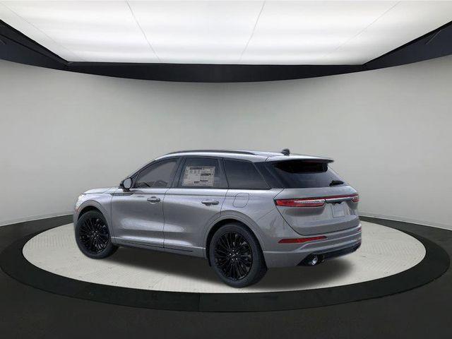 Photo of 2025 Asher Gray Metallic Clearcoat Lincoln Corsair