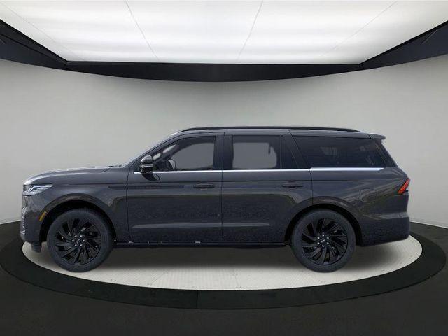Photo of 2025 Starlight Gray Premium Colorant Lincoln Navigator
