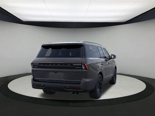 Photo of 2025 Starlight Gray Premium Colorant Lincoln Navigator