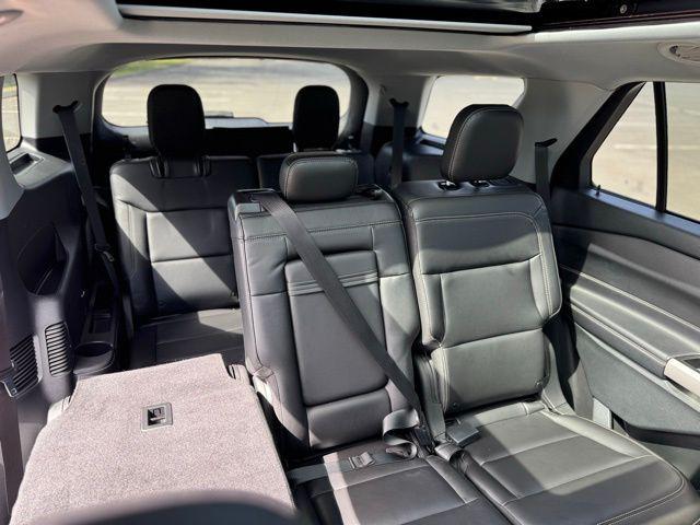 Photo of 2022 Rapid Red Metallic Tinted Clearcoat Ford Explorer