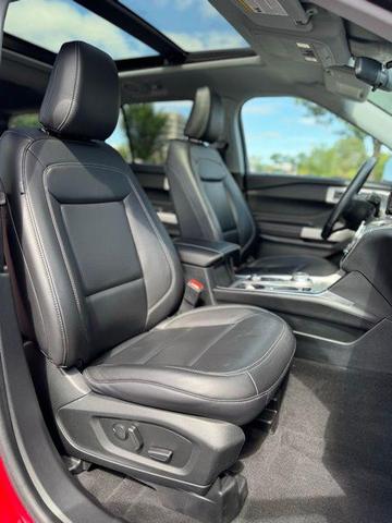 Photo of 2022 Rapid Red Metallic Tinted Clearcoat Ford Explorer