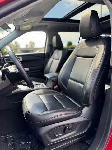 Photo of 2022 Rapid Red Metallic Tinted Clearcoat Ford Explorer