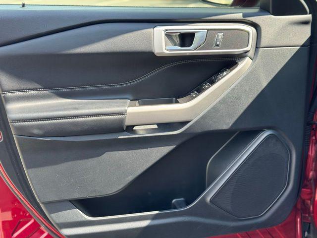 Photo of 2022 Rapid Red Metallic Tinted Clearcoat Ford Explorer