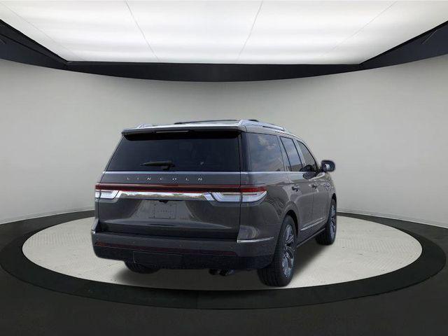 Photo of 2024 Starlight Gray Metallic Premium Colorant Lincoln Navigator