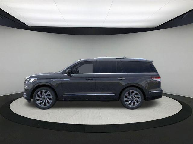 Photo of 2024 Starlight Gray Metallic Premium Colorant Lincoln Navigator