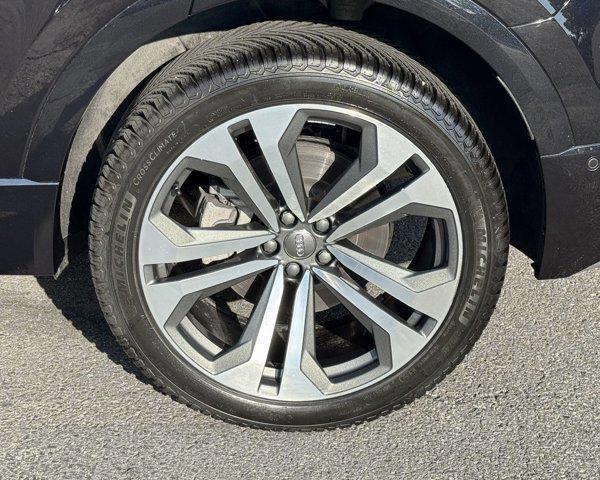 Photo of 2019 Night Black Audi Q8
