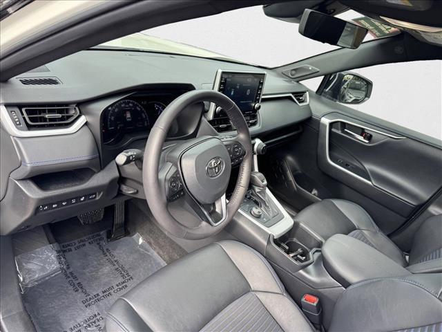 Photo of 2022 Blizzard Pearl/Midnight Black Metallic Toyota RAV4 Hybrid