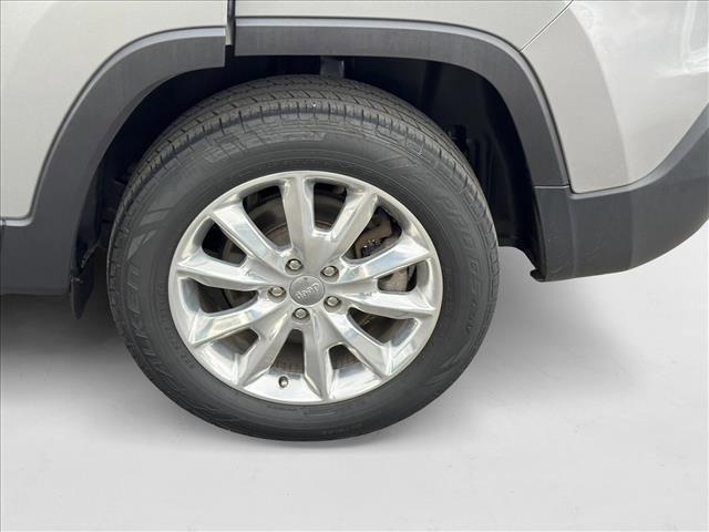 Photo of 2016 Billet Silver Metallic Clearcoat Jeep Cherokee