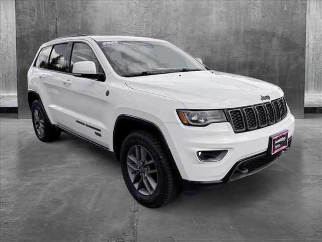 Photo of 2016 Bright White Clearcoat Jeep Grand Cherokee