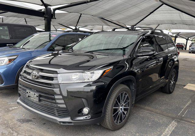 Photo of 2018 Midnight Black Metallic Toyota Highlander