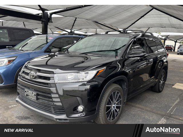 Photo of 2018 Midnight Black Metallic Toyota Highlander