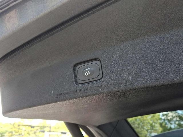 Photo of 2016 MAGNETIC METALLIC Ford Explorer