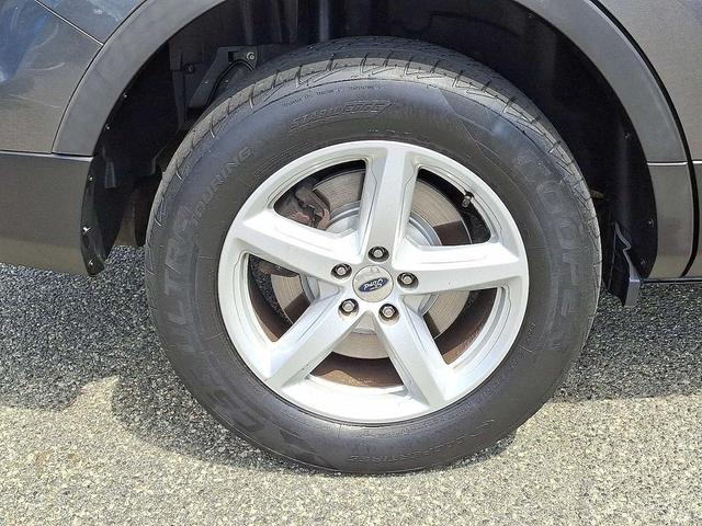 Photo of 2016 MAGNETIC METALLIC Ford Explorer