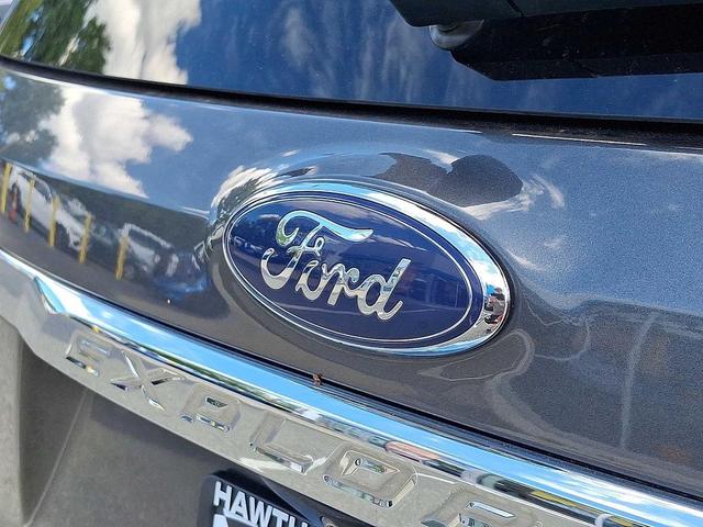 Photo of 2016 MAGNETIC METALLIC Ford Explorer