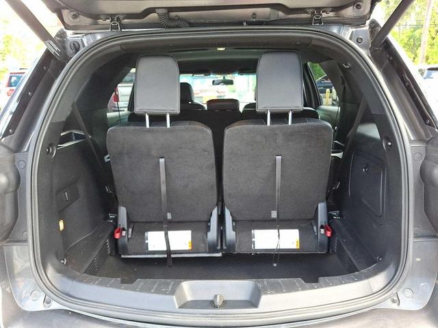 Photo of 2016 MAGNETIC METALLIC Ford Explorer