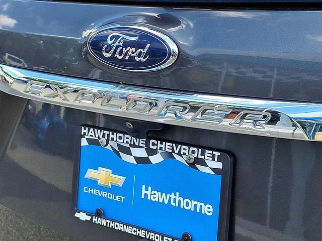 Photo of 2016 MAGNETIC METALLIC Ford Explorer