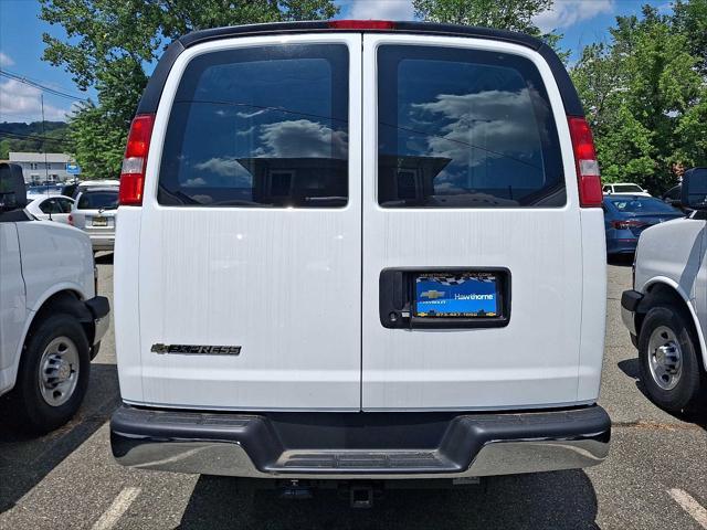 Photo of 2025 Summit White Chevrolet Express 2500