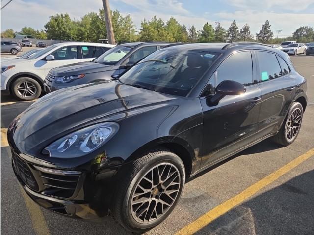 Photo of 2018 Night Blue Metallic Porsche Macan