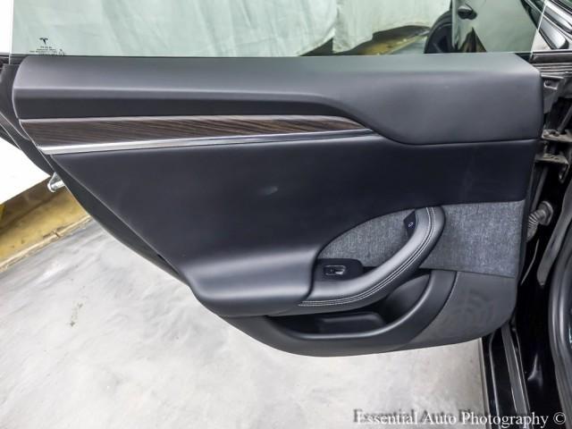 Photo of 2021 Black Tesla Model S