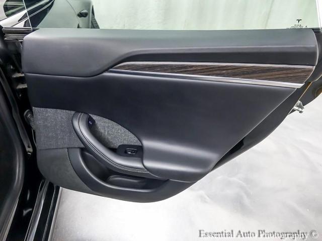 Photo of 2021 Black Tesla Model S