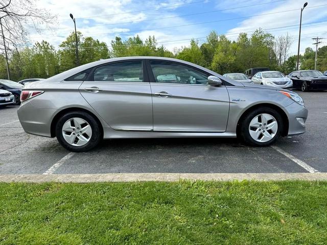 Photo of 2012 Radiant Silver Metallic Hyundai SONATA Hybrid