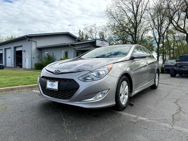 Photo of 2012 Radiant Silver Metallic Hyundai SONATA Hybrid