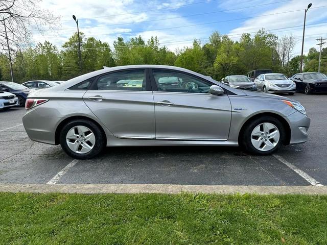 Photo of 2012 Radiant Silver Metallic Hyundai SONATA Hybrid