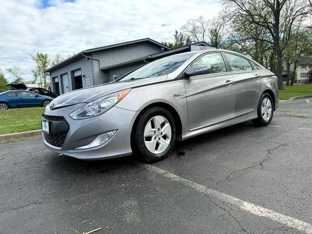 Photo of 2012 Radiant Silver Metallic Hyundai SONATA Hybrid