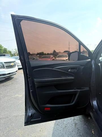 Photo of 2016 Modern Steel Metallic Honda Pilot