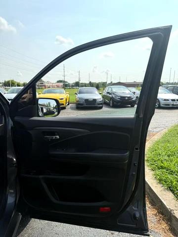 Photo of 2016 Modern Steel Metallic Honda Pilot
