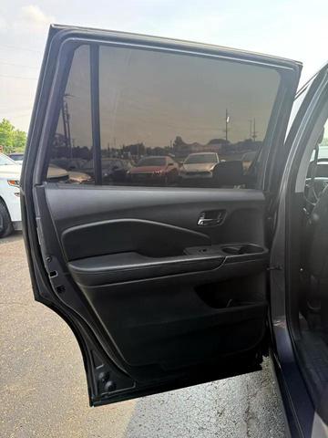Photo of 2016 Modern Steel Metallic Honda Pilot