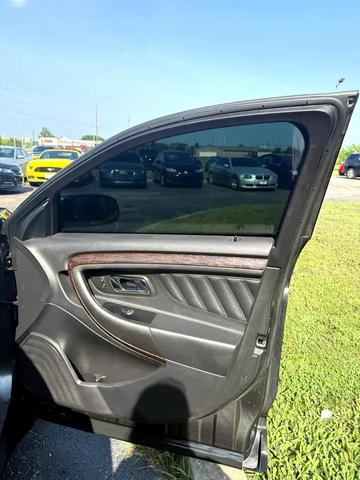 Photo of 2017 Smoke Quartz Metallic Tinted Clearcoat Ford Taurus