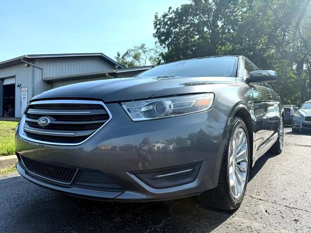 Photo of 2017 Smoke Quartz Metallic Tinted Clearcoat Ford Taurus