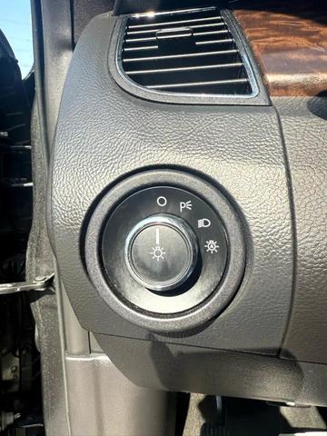 Photo of 2017 Smoke Quartz Metallic Tinted Clearcoat Ford Taurus