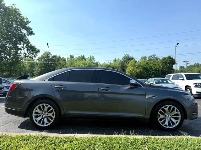 Photo of 2017 Smoke Quartz Metallic Tinted Clearcoat Ford Taurus