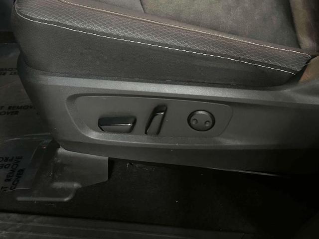 Photo of 2024 Super Black Nissan Pathfinder