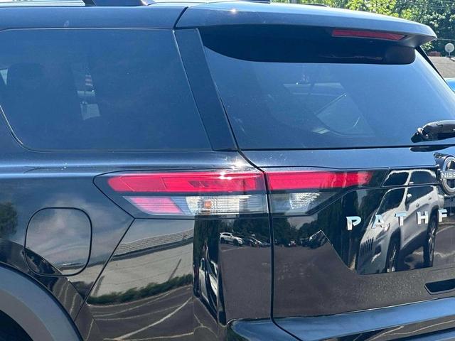 Photo of 2024 Super Black Nissan Pathfinder