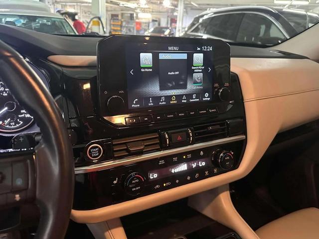 Photo of 2022 Pearl White Tricoat Nissan Pathfinder