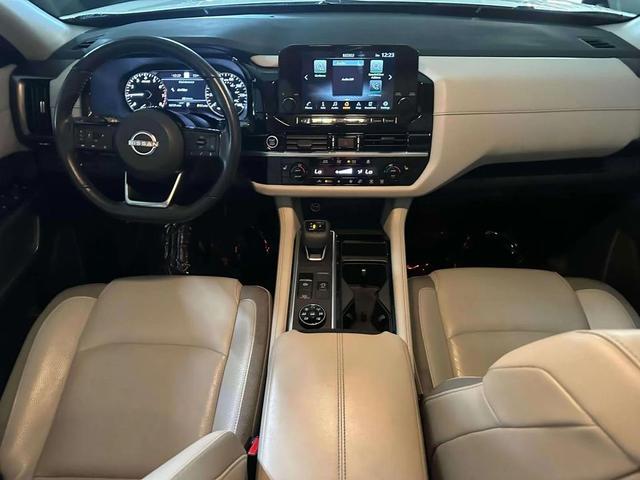 Photo of 2022 Pearl White Tricoat Nissan Pathfinder