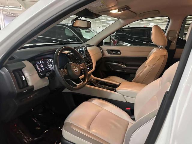 Photo of 2022 Pearl White Tricoat Nissan Pathfinder