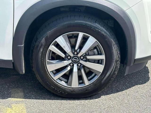 Photo of 2022 Pearl White Tricoat Nissan Pathfinder