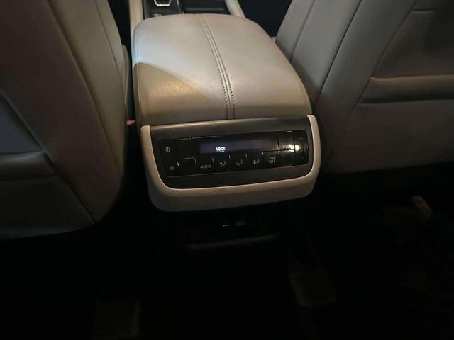 Photo of 2022 Pearl White Tricoat Nissan Pathfinder