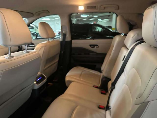 Photo of 2022 Pearl White Tricoat Nissan Pathfinder